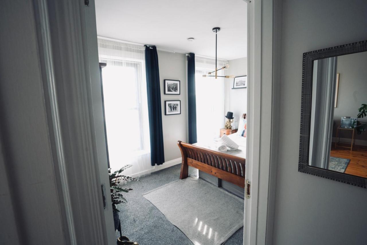 A Stylish 2 Bed Apartment In Cobh Town - Lux Stay Екстериор снимка