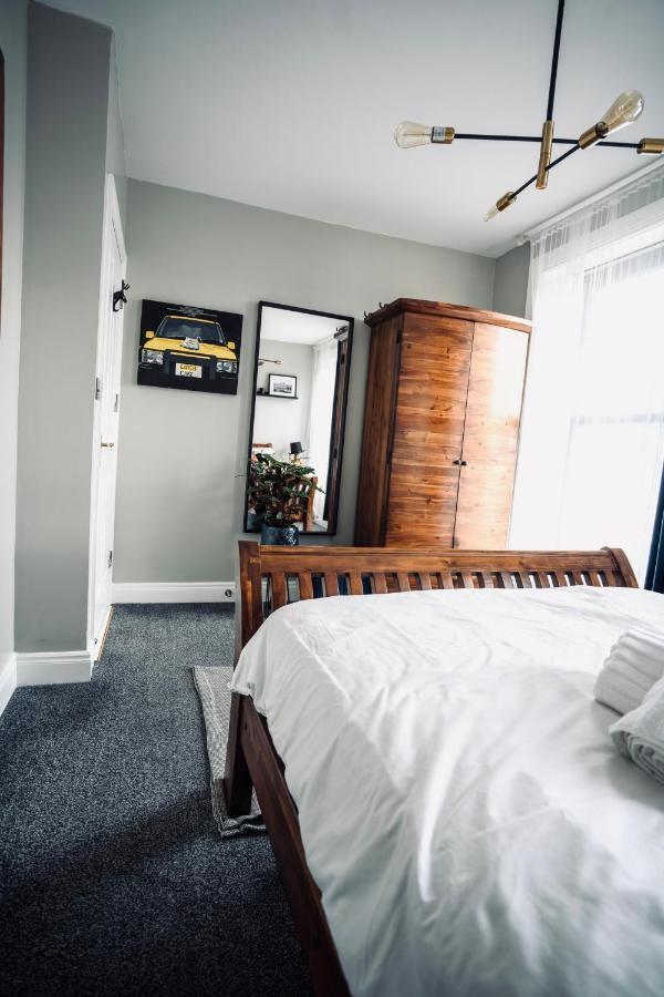 A Stylish 2 Bed Apartment In Cobh Town - Lux Stay Екстериор снимка