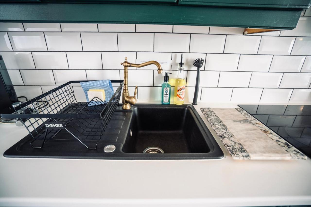 A Stylish 2 Bed Apartment In Cobh Town - Lux Stay Екстериор снимка