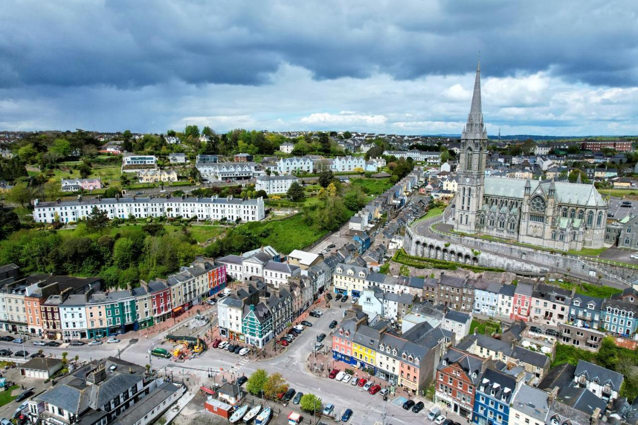 A Stylish 2 Bed Apartment In Cobh Town - Lux Stay Екстериор снимка