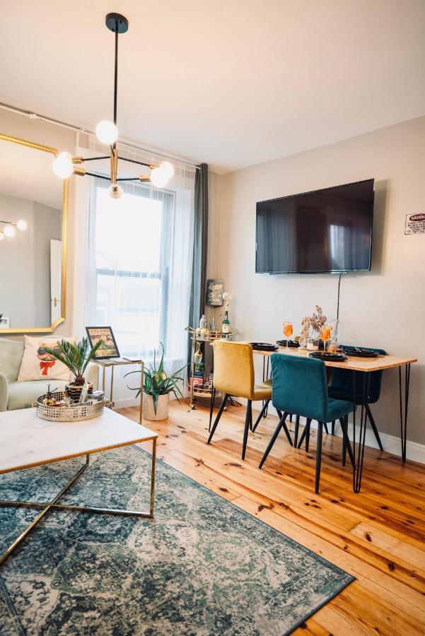 A Stylish 2 Bed Apartment In Cobh Town - Lux Stay Екстериор снимка