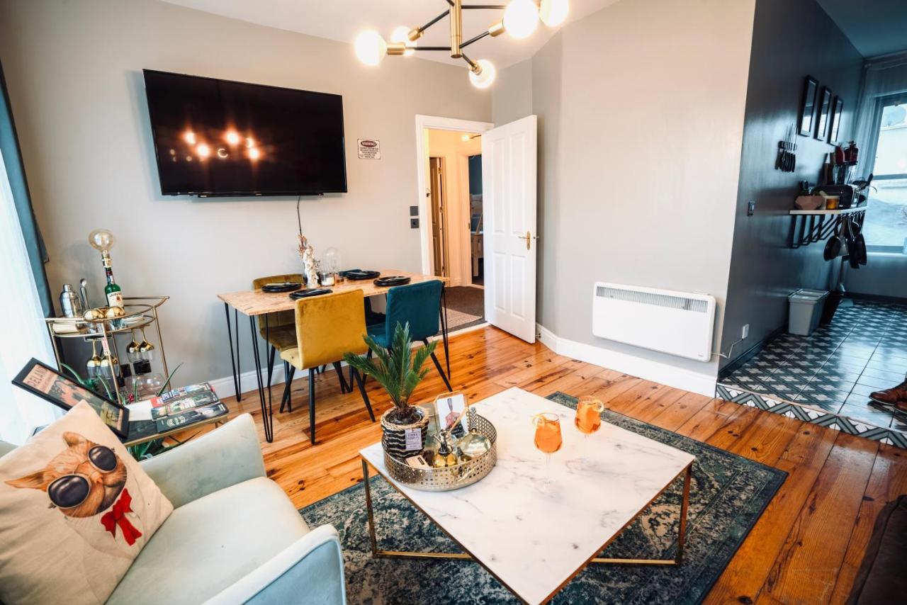 A Stylish 2 Bed Apartment In Cobh Town - Lux Stay Екстериор снимка