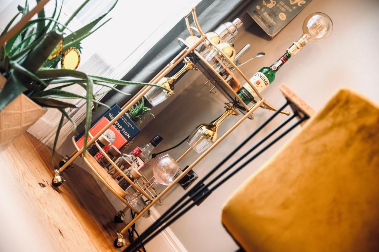 A Stylish 2 Bed Apartment In Cobh Town - Lux Stay Екстериор снимка
